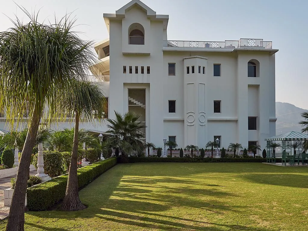 Club Mahindra Kandaghat 4*,